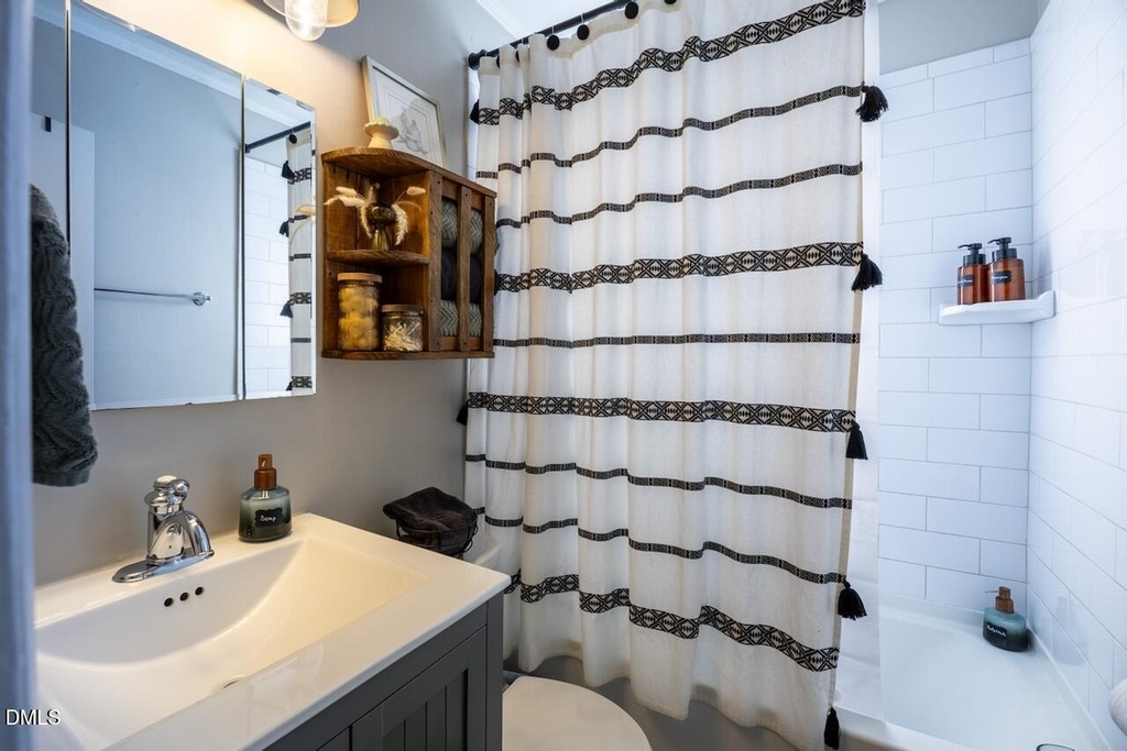2333 Bernard Street - Photo 4