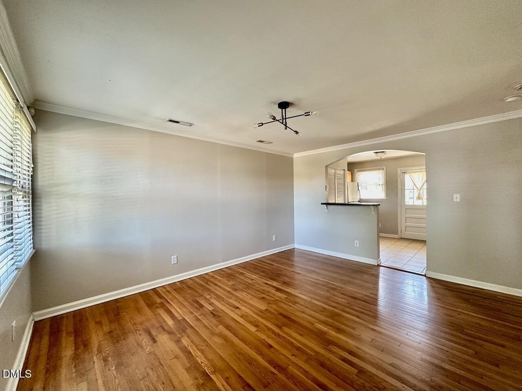 2333 Bernard Street - Photo 8