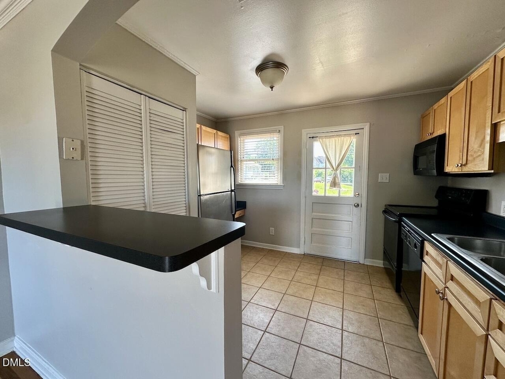2333 Bernard Street - Photo 5