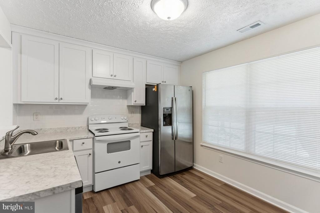 6319 Harris Heights Avenue - Photo 2