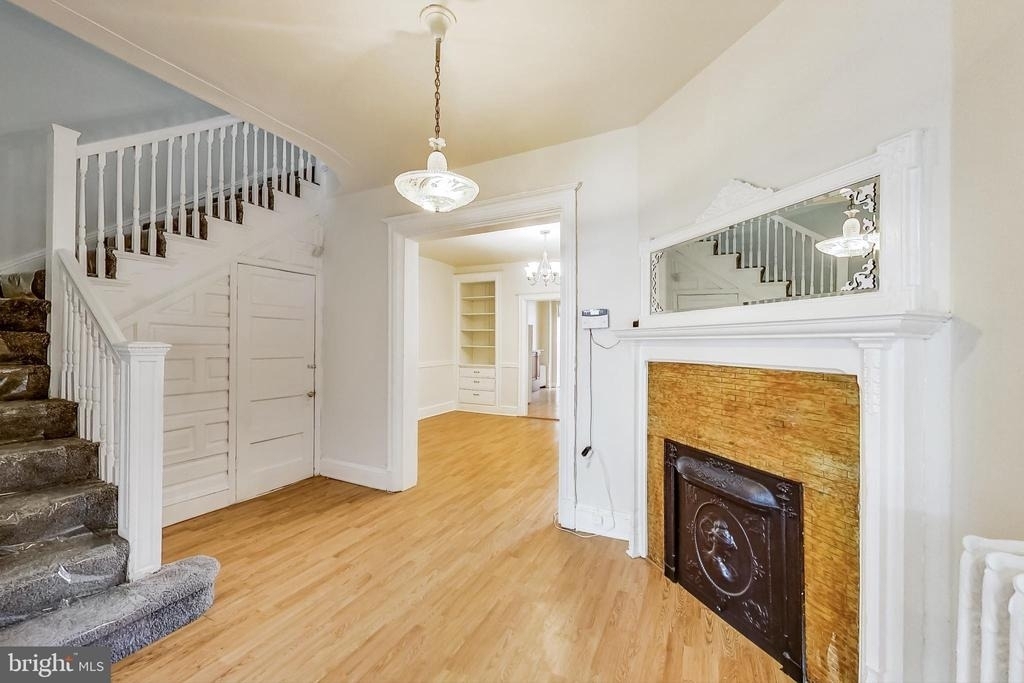 137 R Street Ne - Photo 8