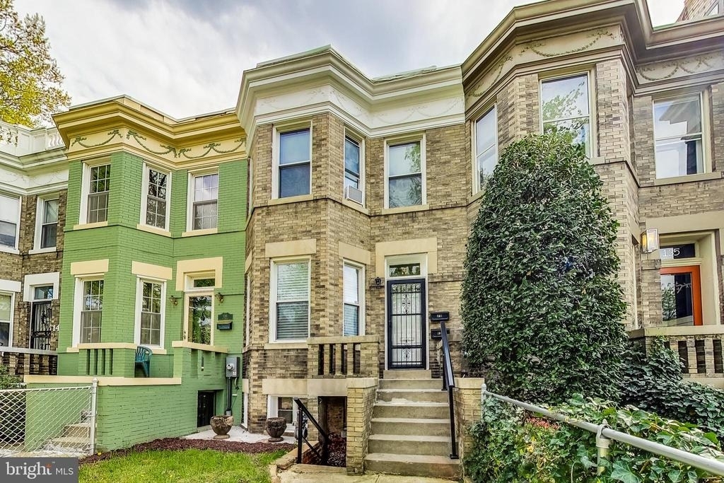 137 R Street Ne - Photo 1