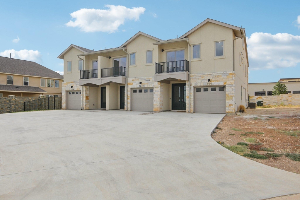 302 Tesla Circle Cir - Photo 1