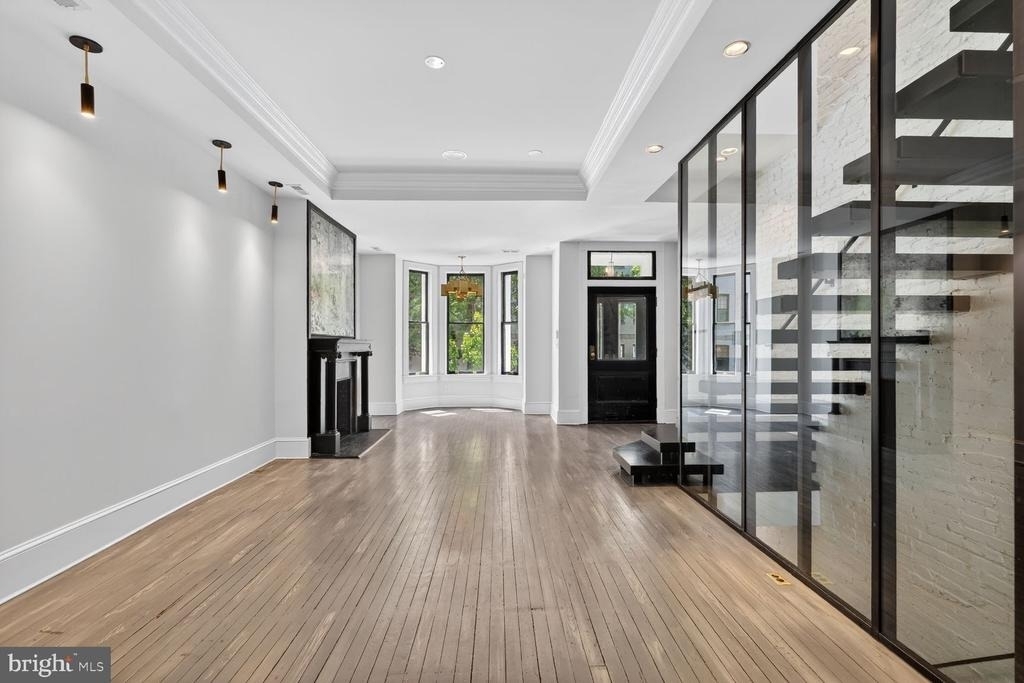 3019 Dent Place Nw - Photo 2