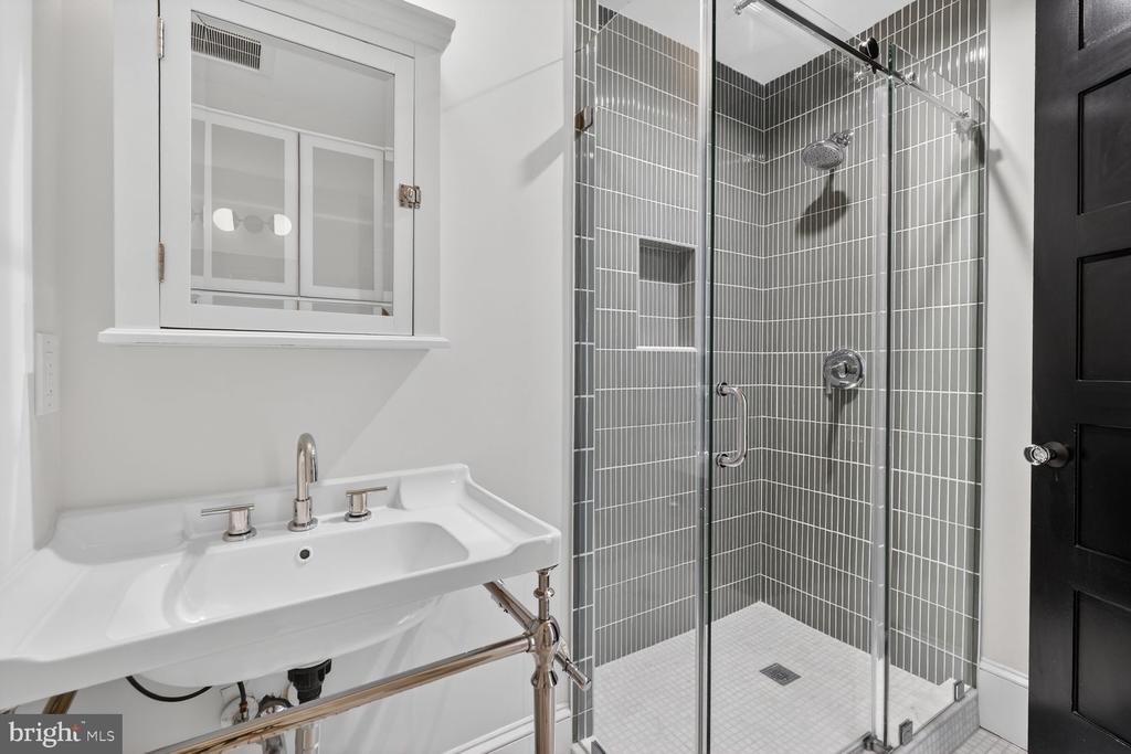 3019 Dent Place Nw - Photo 8
