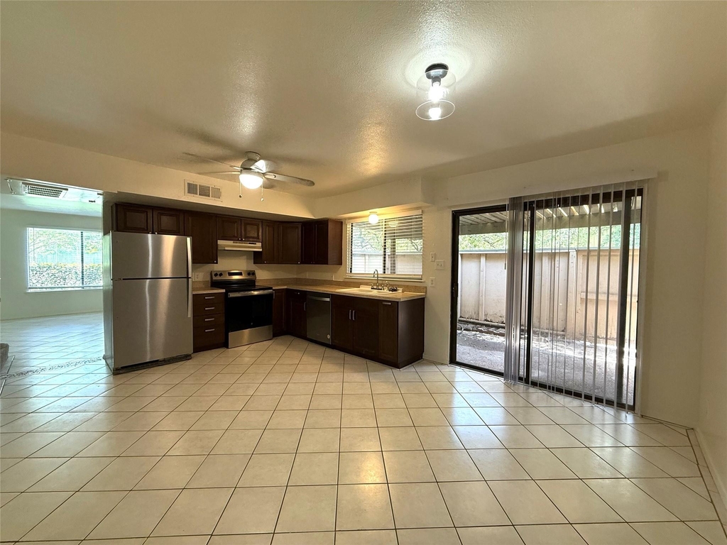 900 W Village Ln - Photo 4