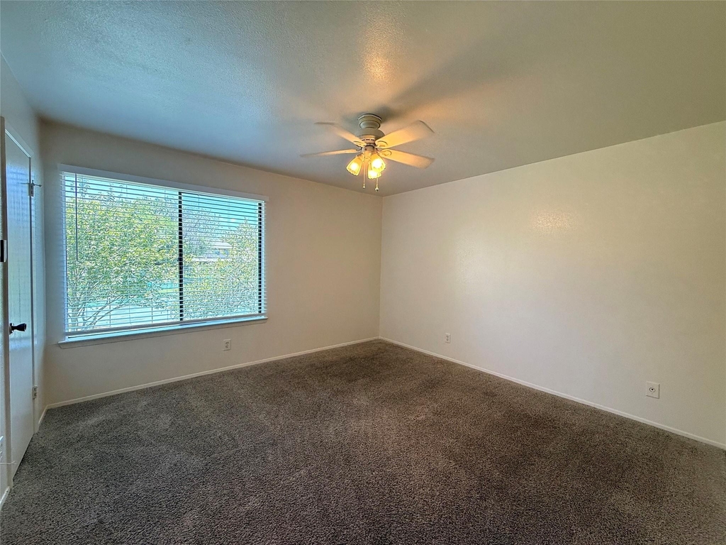900 W Village Ln - Photo 9