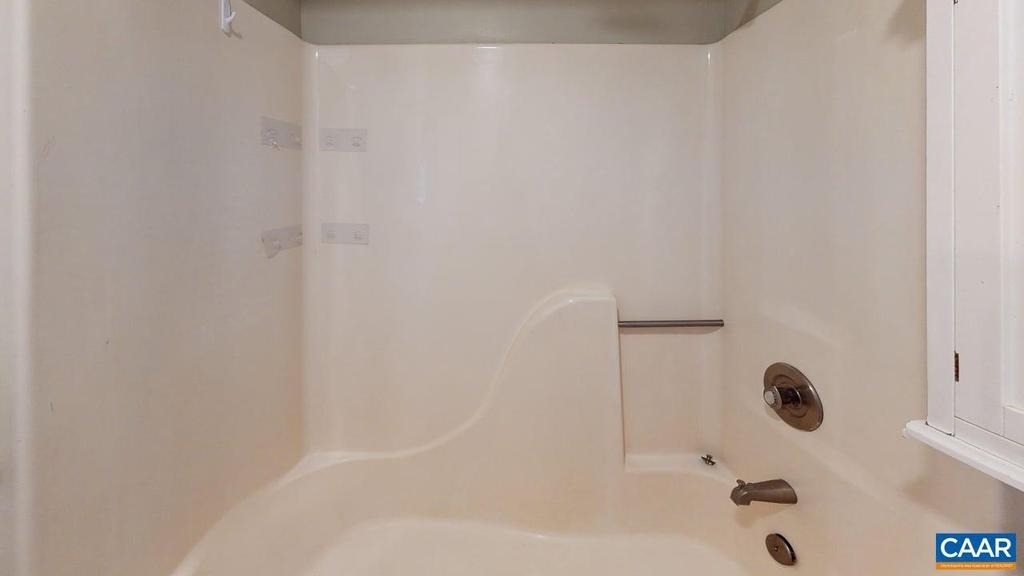 1122 E Market St - Photo 9