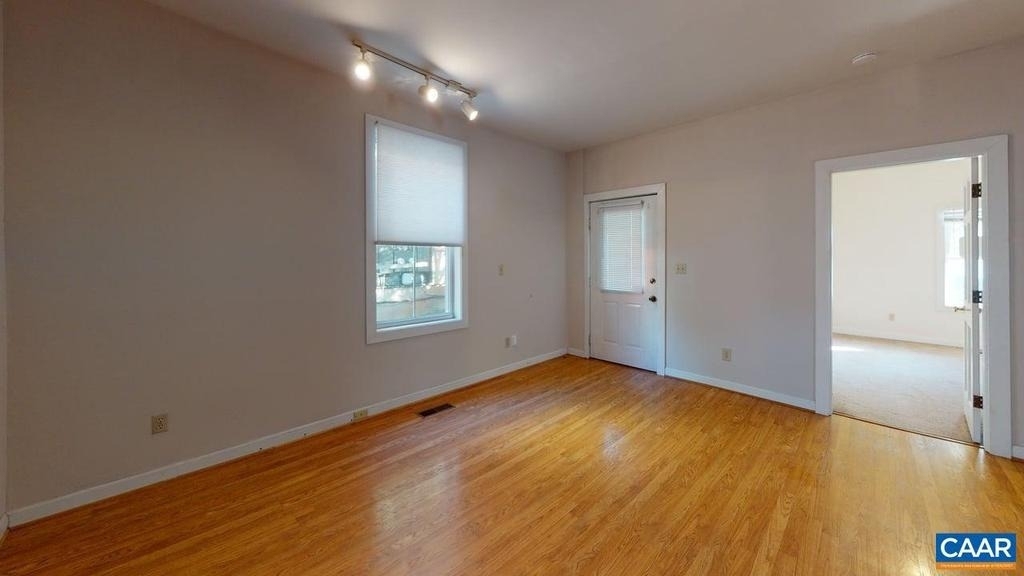 1122 E Market St - Photo 12
