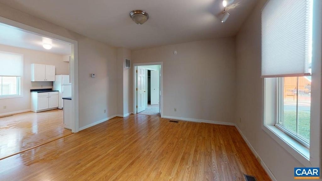 1122 E Market St - Photo 17