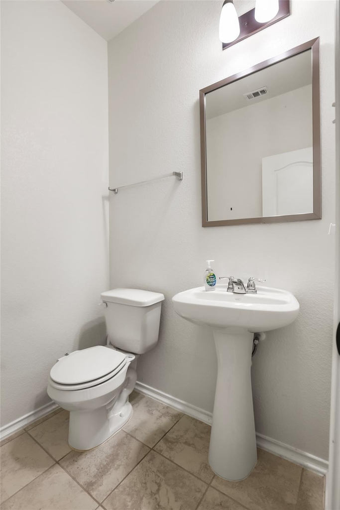 18917 Rushmore St - Photo 8