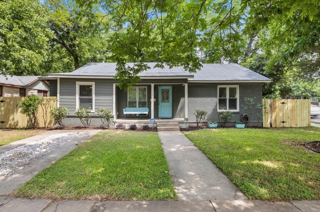 3801 Avenue G - Photo 0