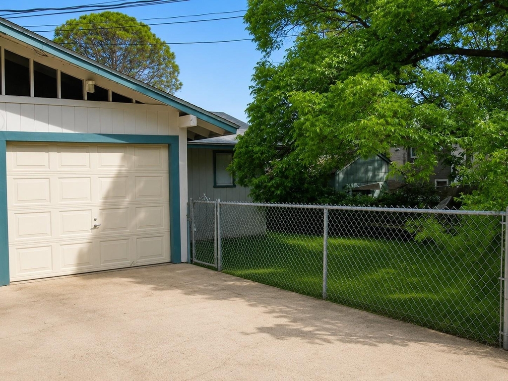 4812 Avenue H - Photo 1