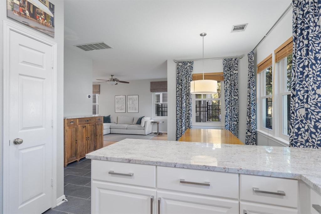 1011 Brodie St - Photo 11
