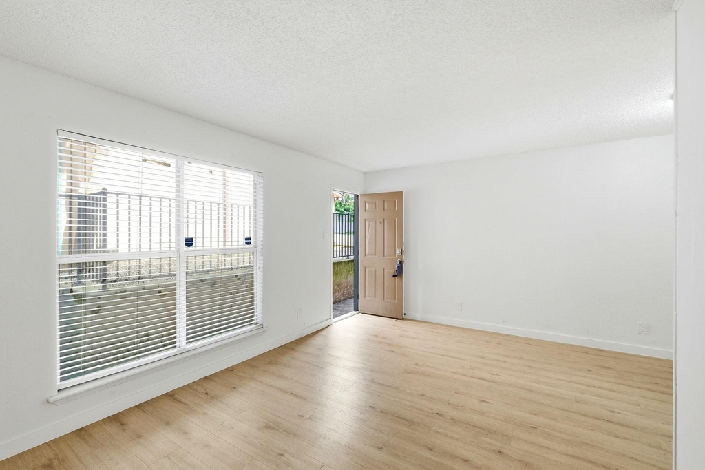 2319 Greenfield Pkwy - Photo 4