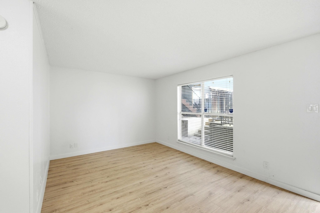 2319 Greenfield Pkwy - Photo 5