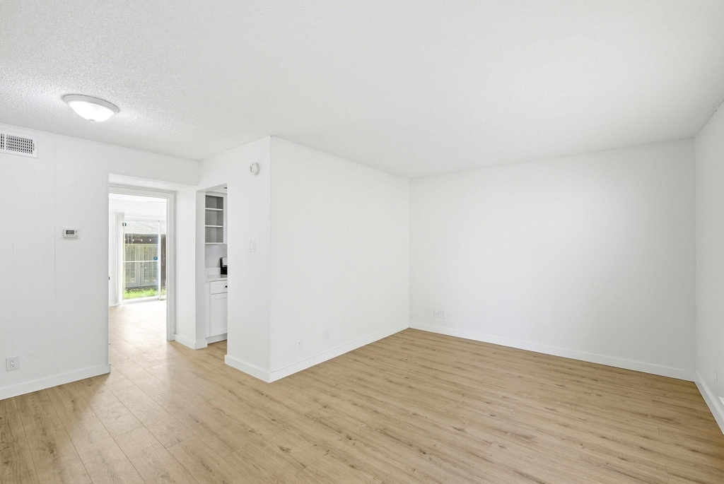 2319 Greenfield Pkwy - Photo 6