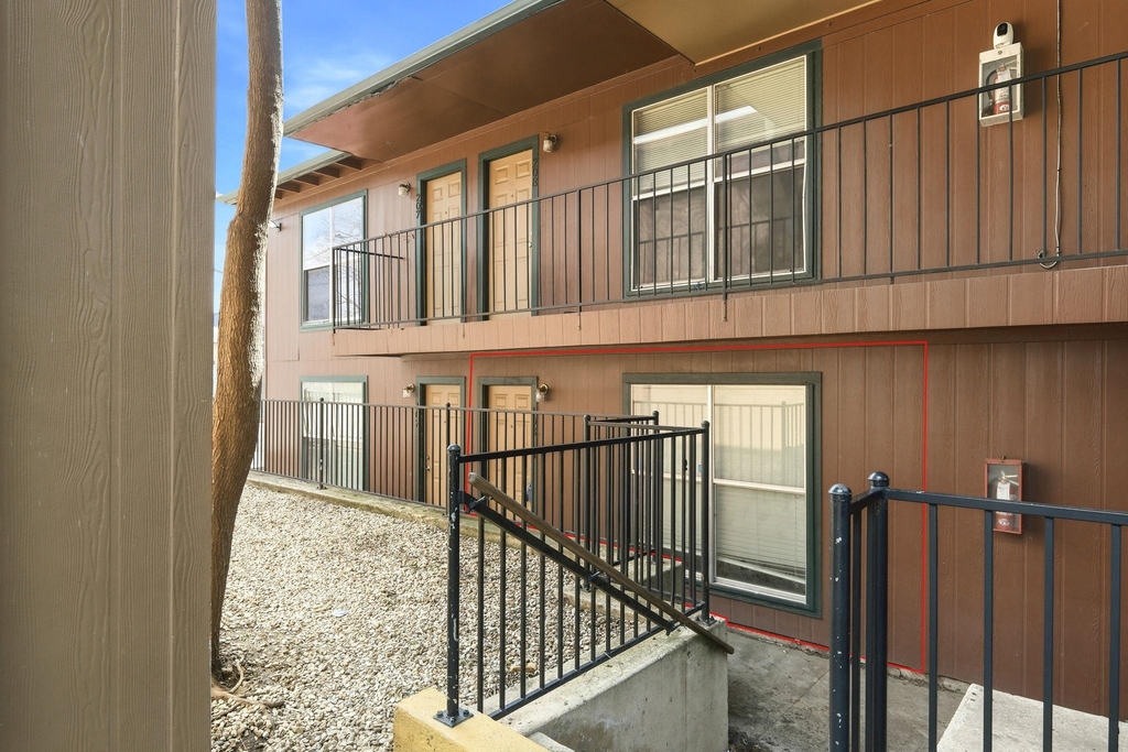 2319 Greenfield Pkwy - Photo 3