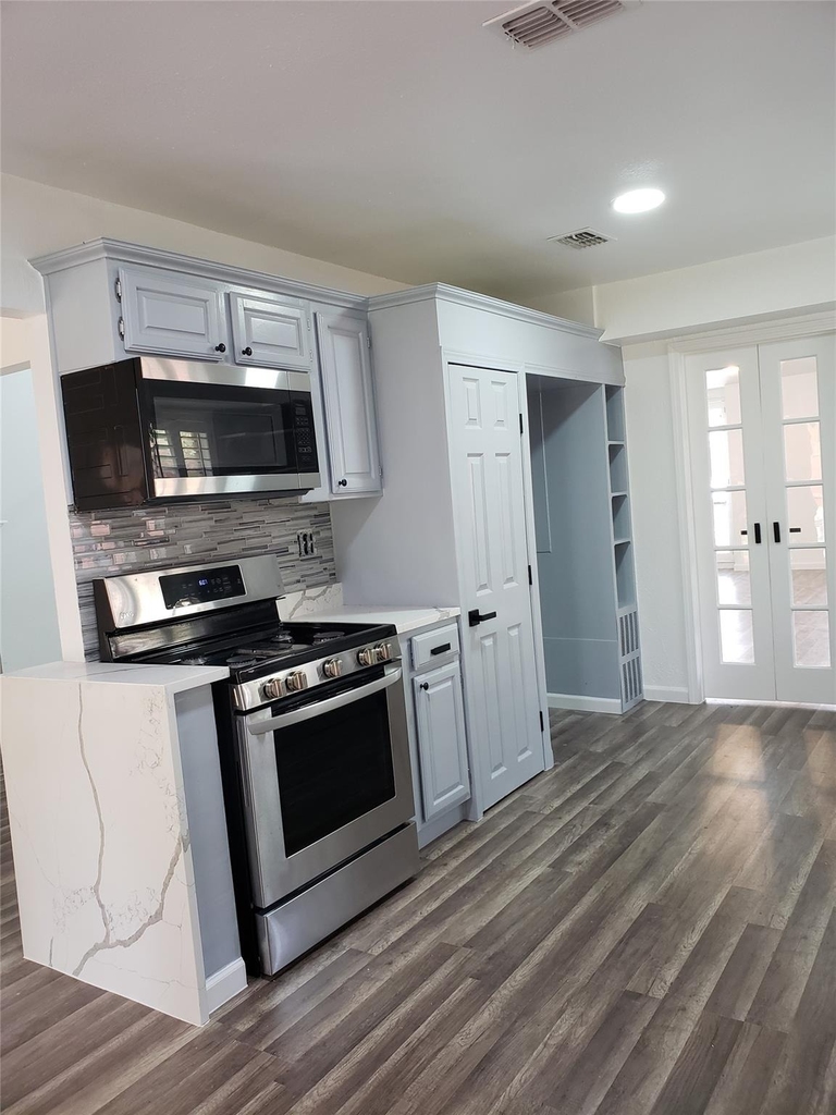 703 Meadow Creek Dr - Photo 3