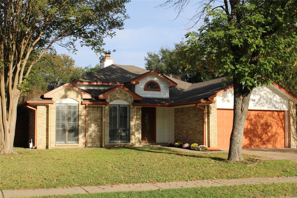 703 Meadow Creek Dr - Photo 1