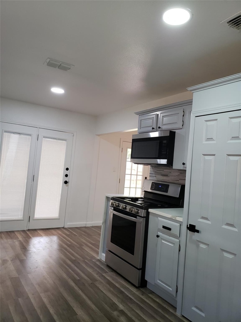 703 Meadow Creek Dr - Photo 4