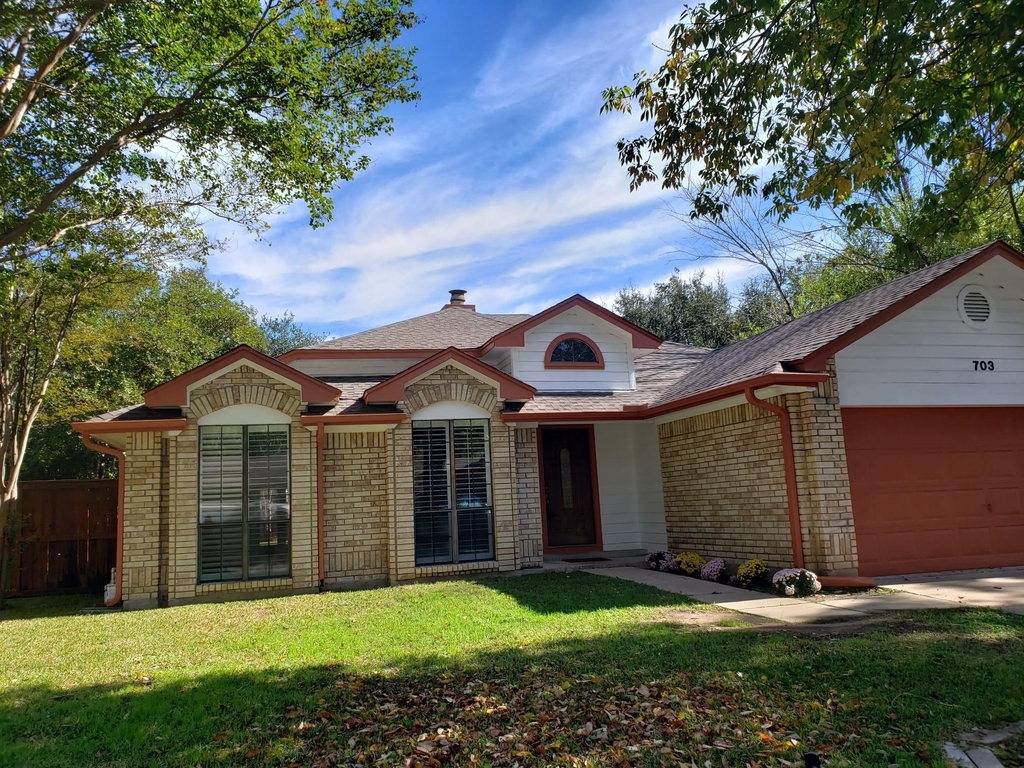 703 Meadow Creek Dr - Photo 0