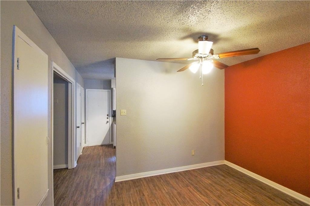 1320 Southport Dr - Photo 4