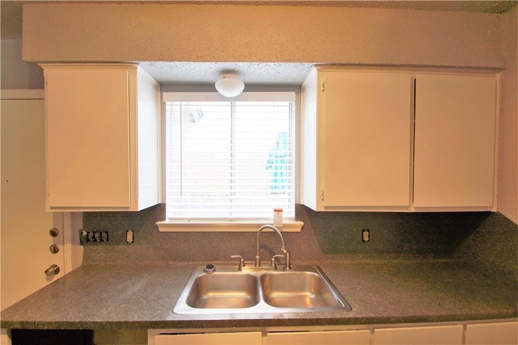 1320 Southport Dr - Photo 5