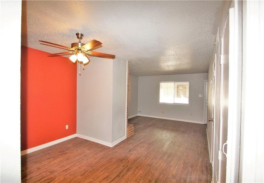 1320 Southport Dr - Photo 3