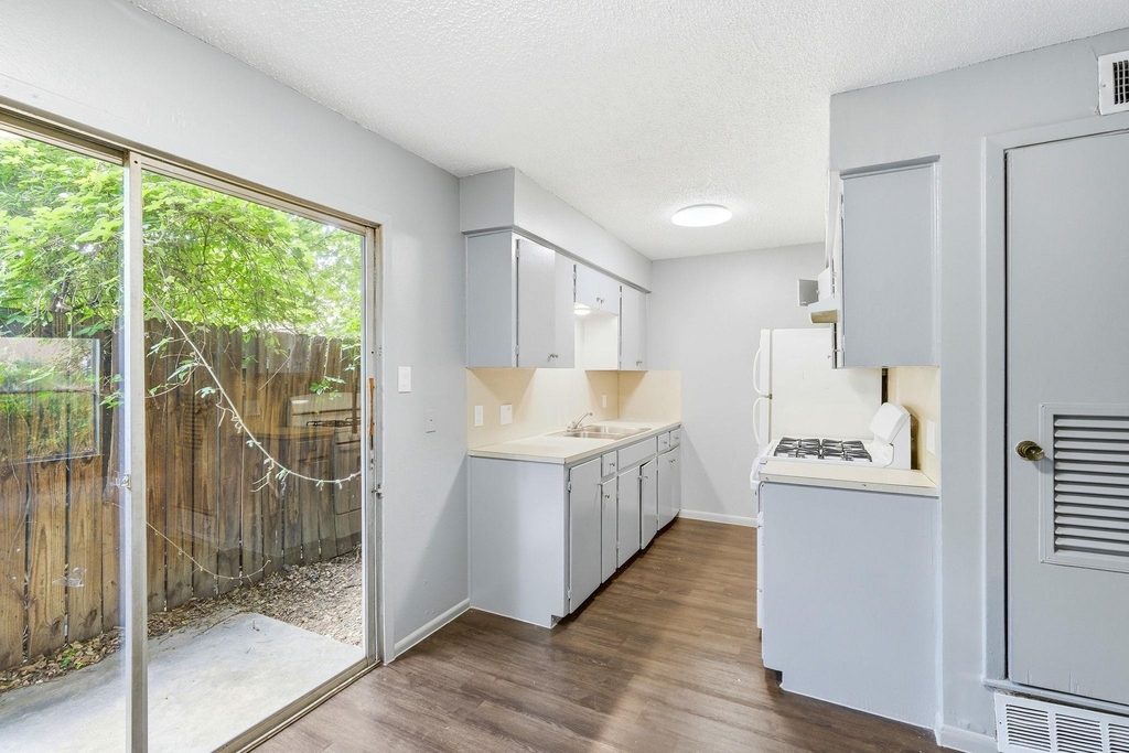 2319 Greenfield Pkwy - Photo 8