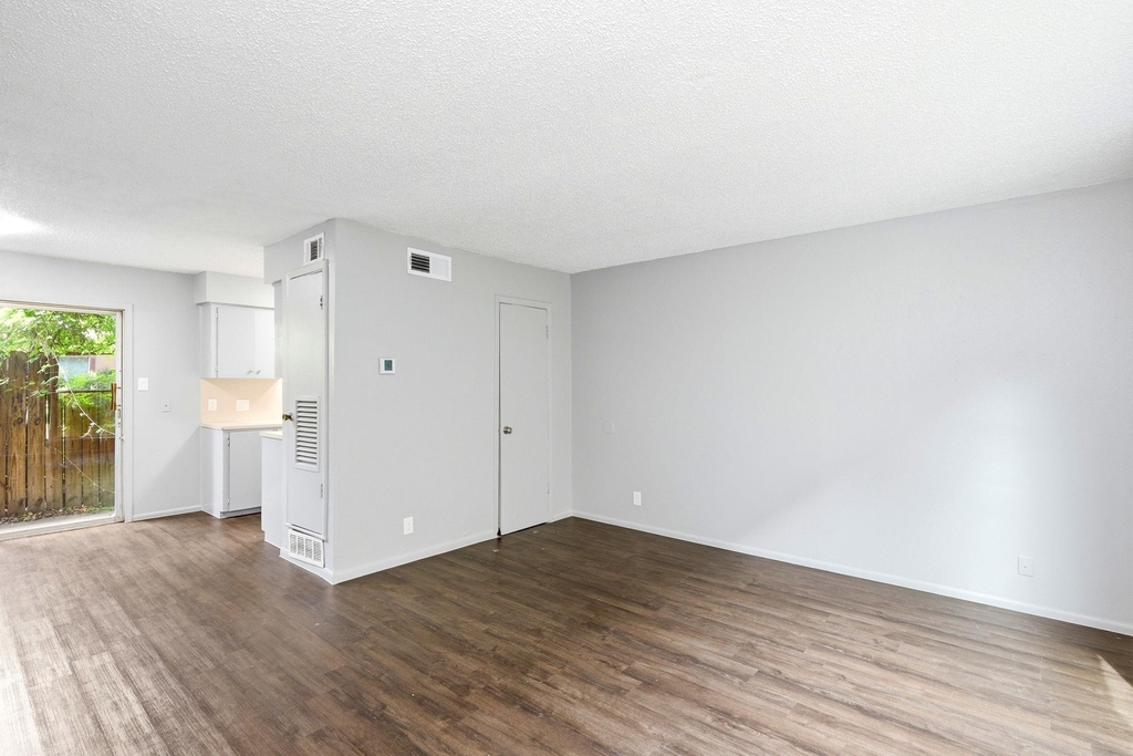 2319 Greenfield Pkwy - Photo 5