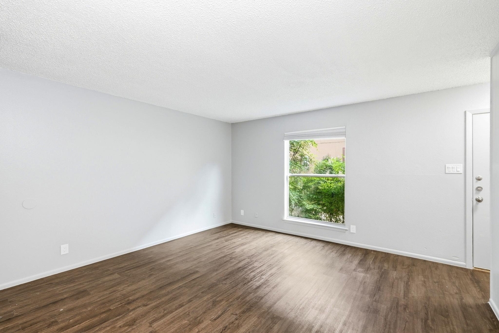 2319 Greenfield Pkwy - Photo 4