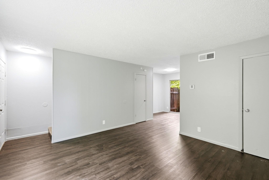 2319 Greenfield Pkwy - Photo 6