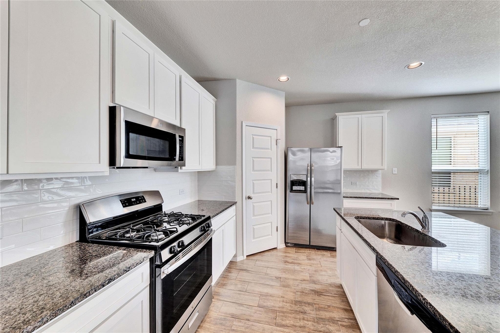 2800 Joe Dimaggio Blvd - Photo 3