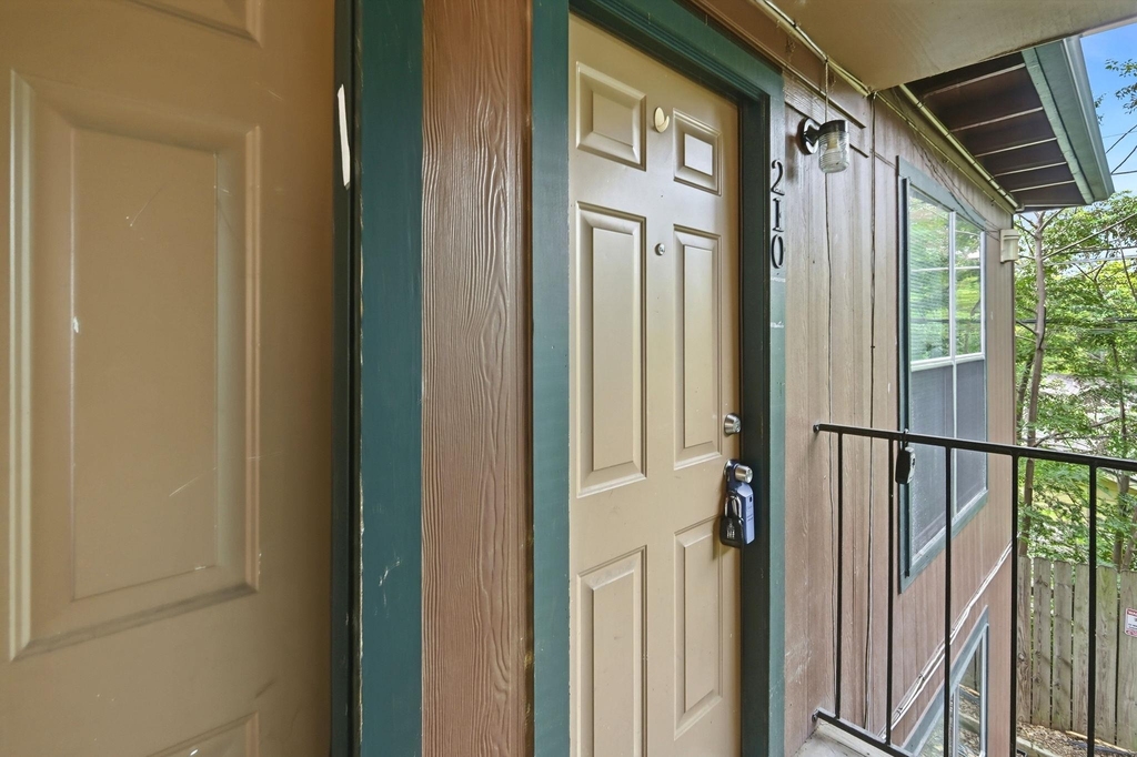 2319 Greenfield Pkwy - Photo 1