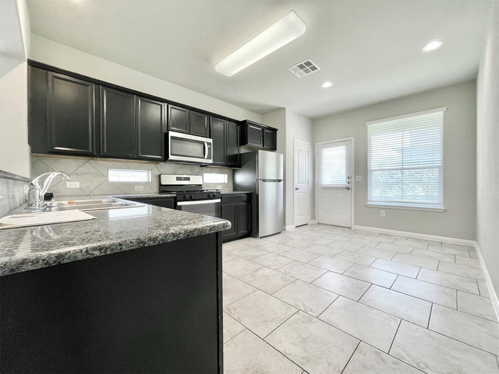 407 Rhetoric Way - Photo 8