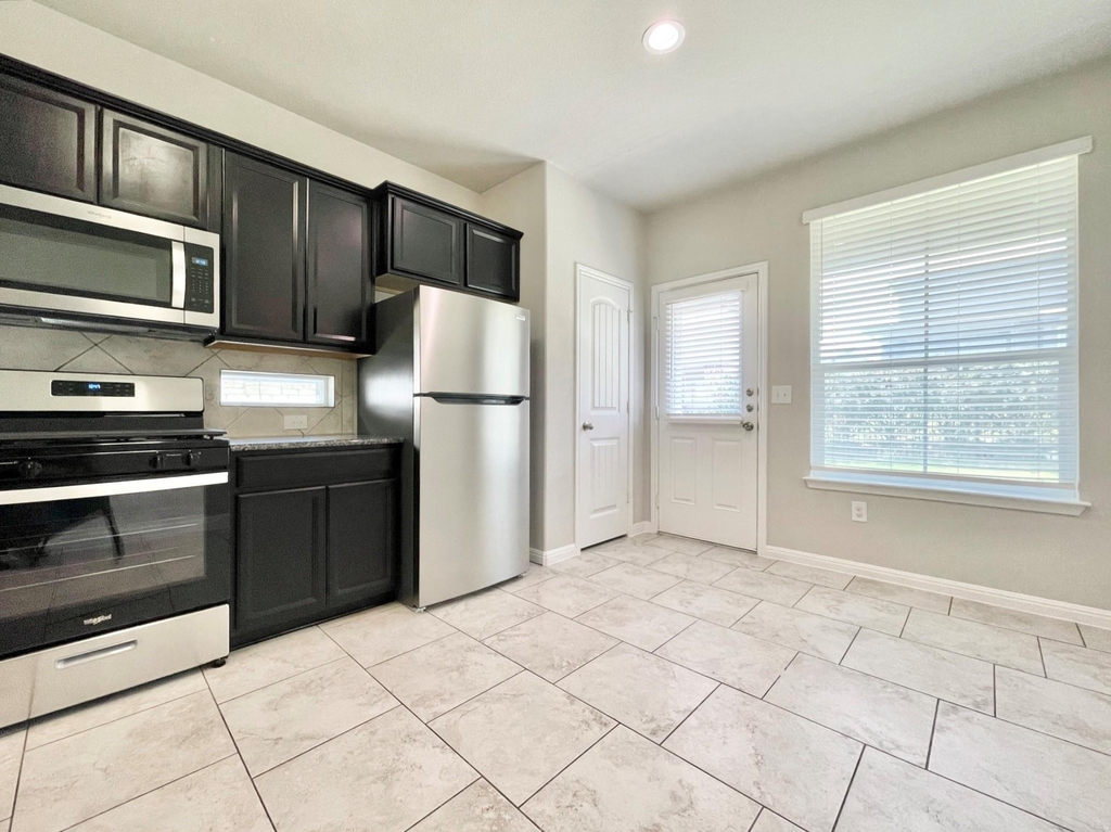 407 Rhetoric Way - Photo 10