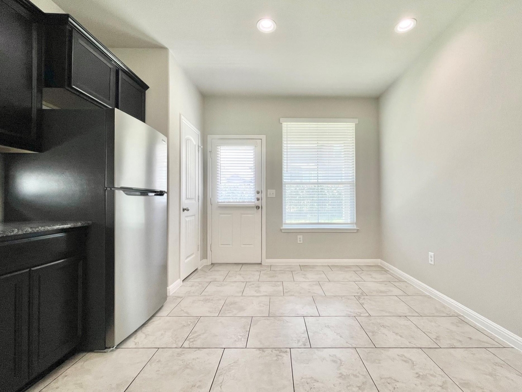 407 Rhetoric Way - Photo 11
