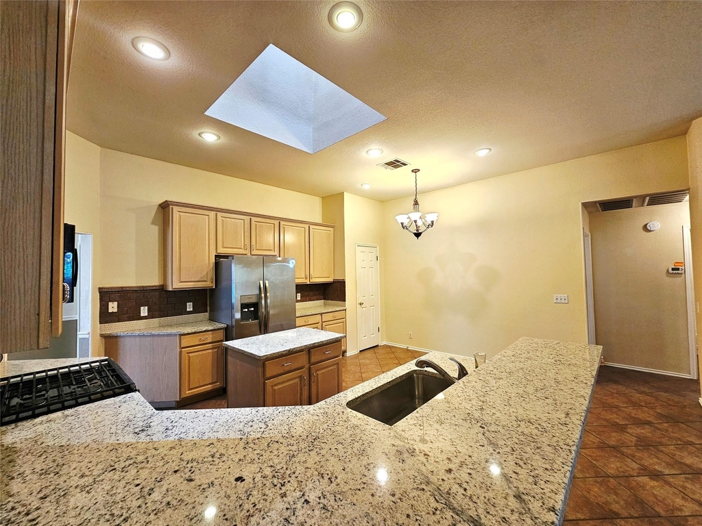 8102 Lerwick Ln - Photo 6