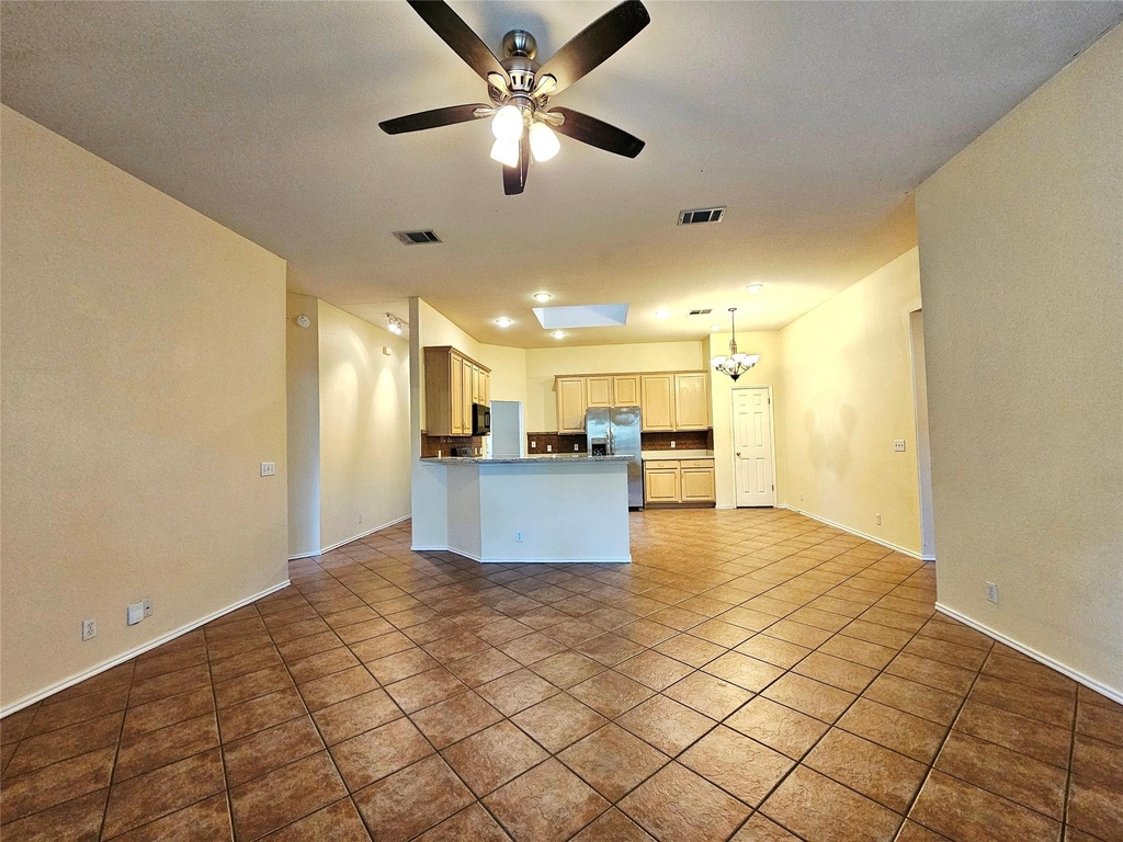 8102 Lerwick Ln - Photo 10