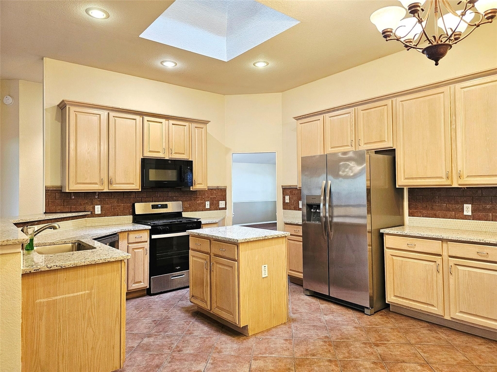 8102 Lerwick Ln - Photo 7