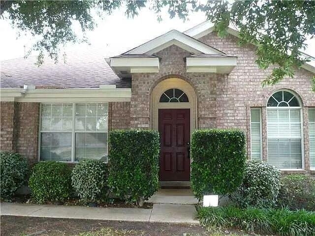 8102 Lerwick Ln - Photo 1