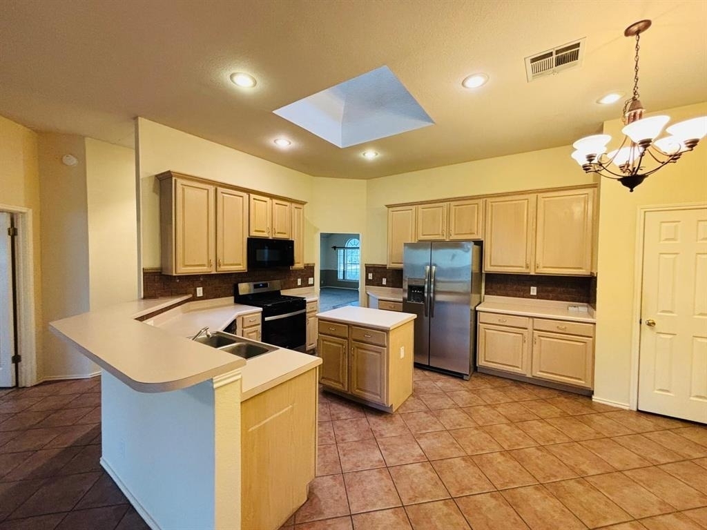 8102 Lerwick Ln - Photo 4