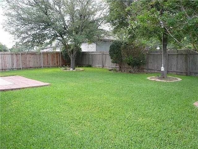 8102 Lerwick Ln - Photo 2