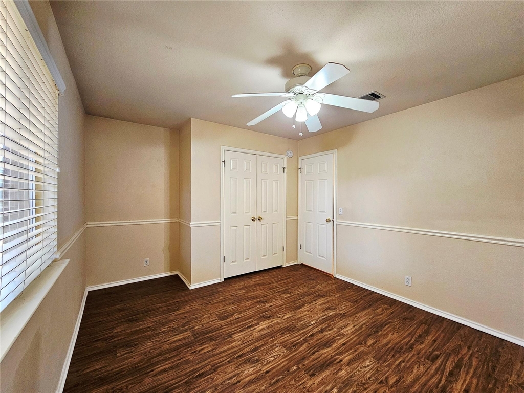 8102 Lerwick Ln - Photo 18
