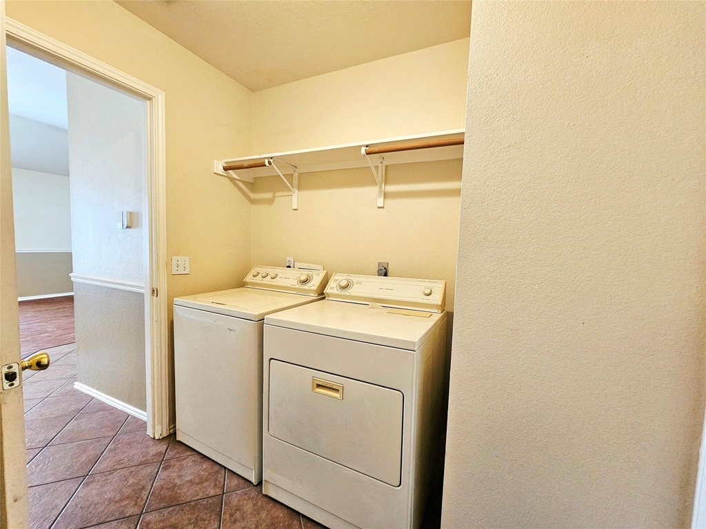8102 Lerwick Ln - Photo 25