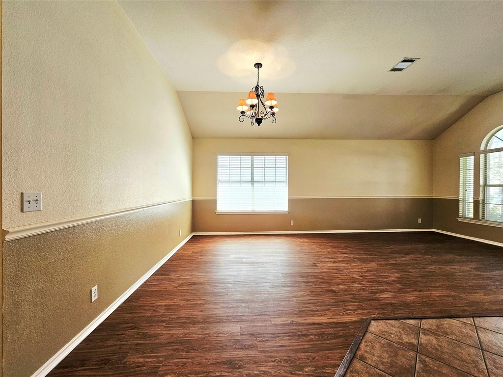 8102 Lerwick Ln - Photo 1