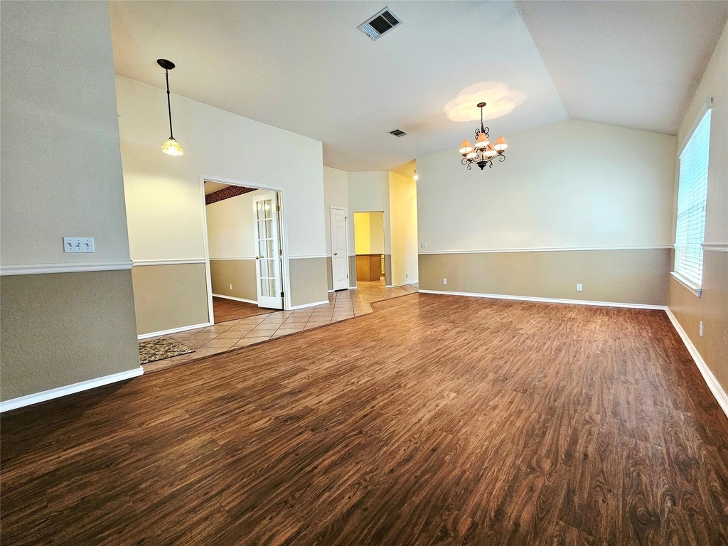 8102 Lerwick Ln - Photo 3