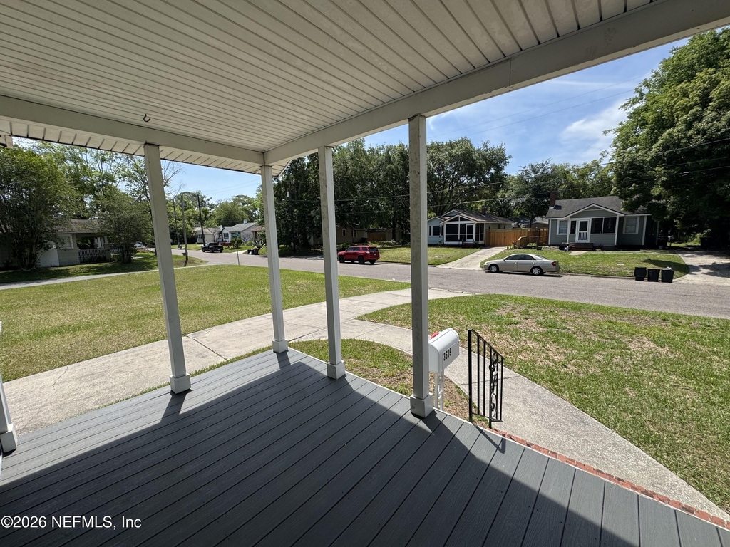 3609 Dellwood Avenue - Photo 2