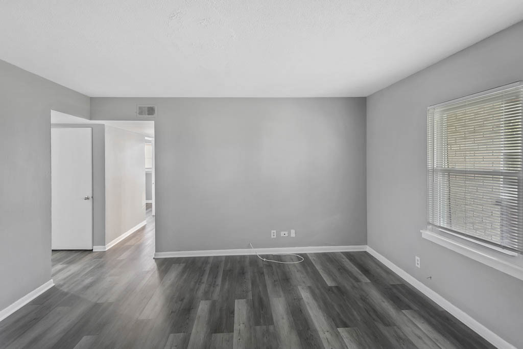 991 Tollview Avenue - Photo 3